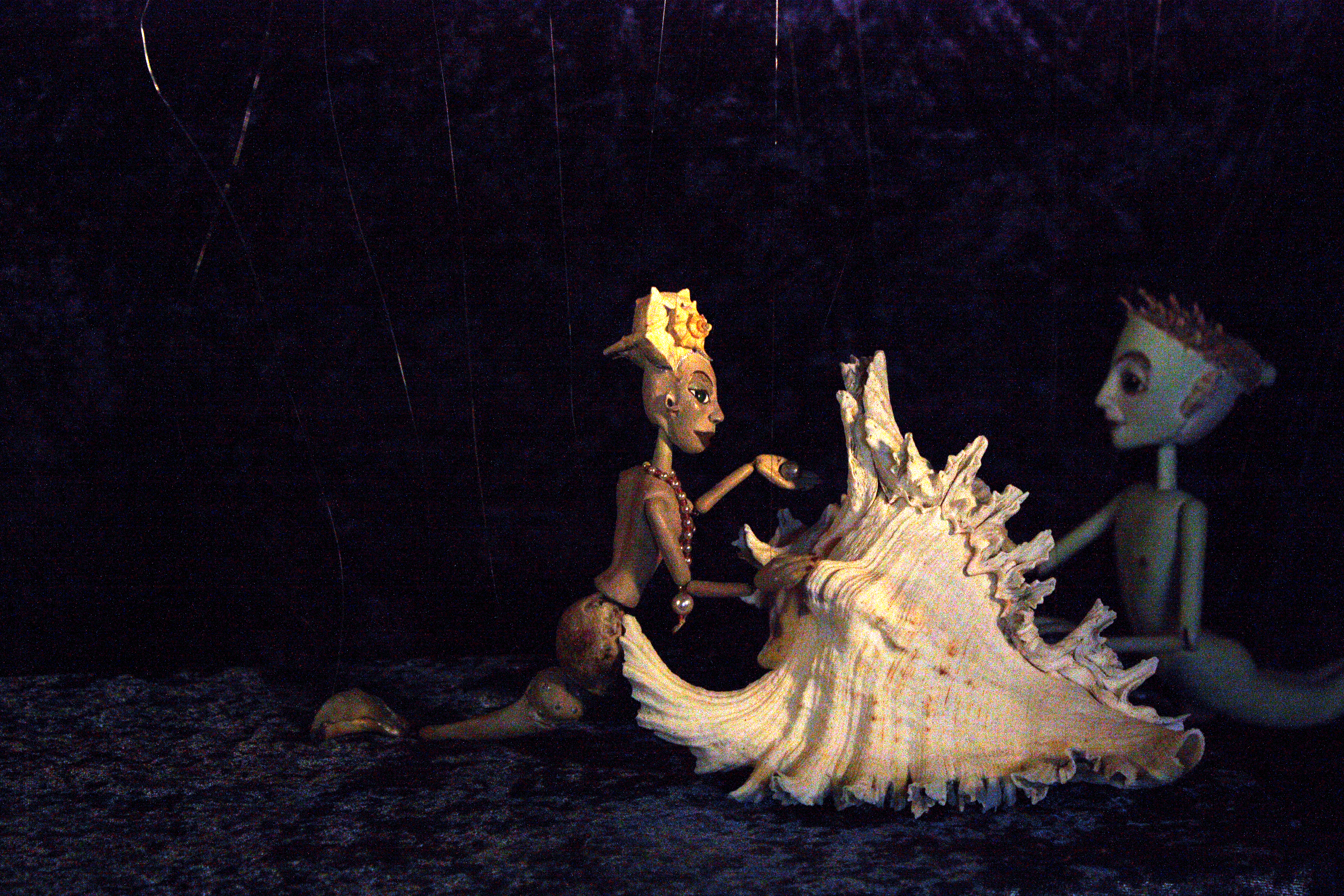 Figuren-Perfomance "Berührungen"